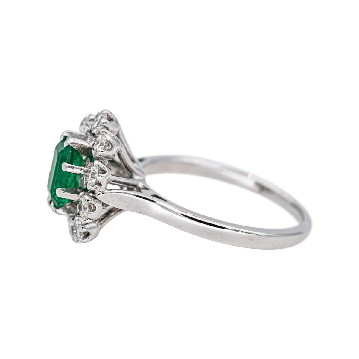 Bague Marguerite en or blanc, émeraude et diamants - Castafiore