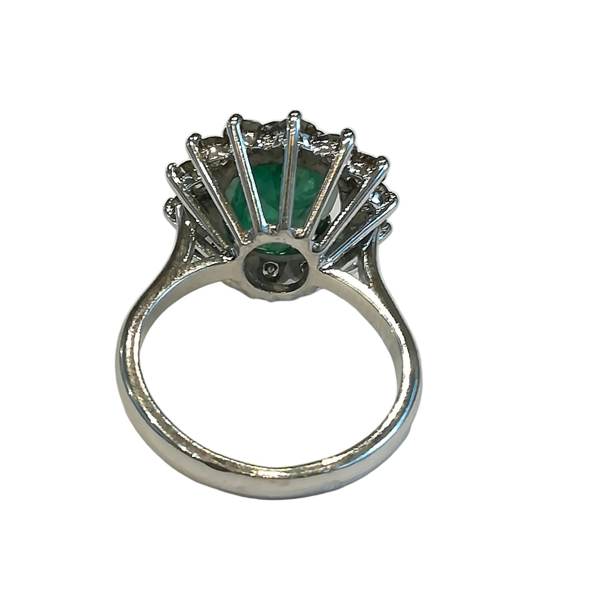 Bague Marguerite en or blanc, émeraude et diamants - Castafiore