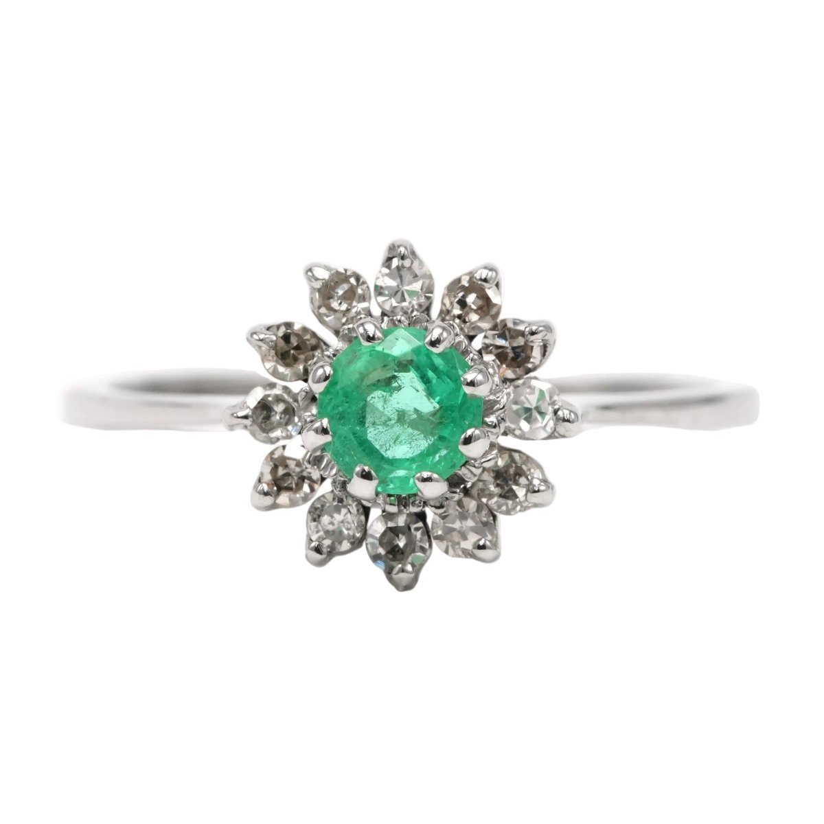 Bague Marguerite en or blanc, émeraudes et diamants - Castafiore