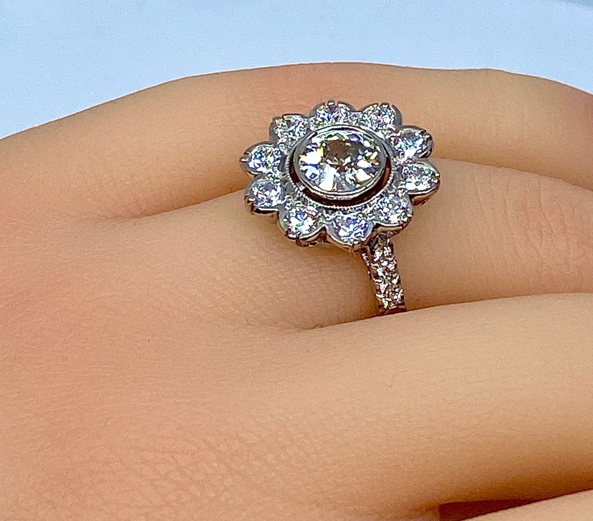 Bague marguerite en or blanc et diamant - Castafiore