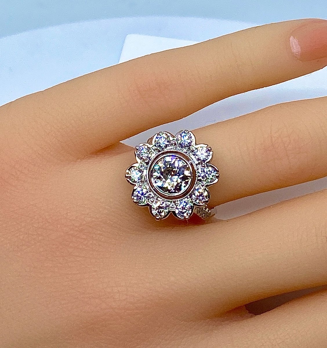 Bague marguerite en or blanc et diamant - Castafiore