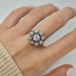 Bague Marguerite en or blanc et diamants - Castafiore