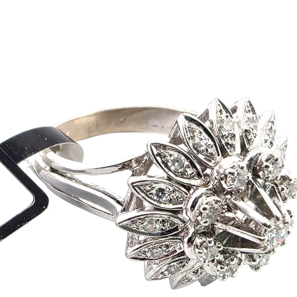 Bague Marguerite en or blanc et diamants - Castafiore