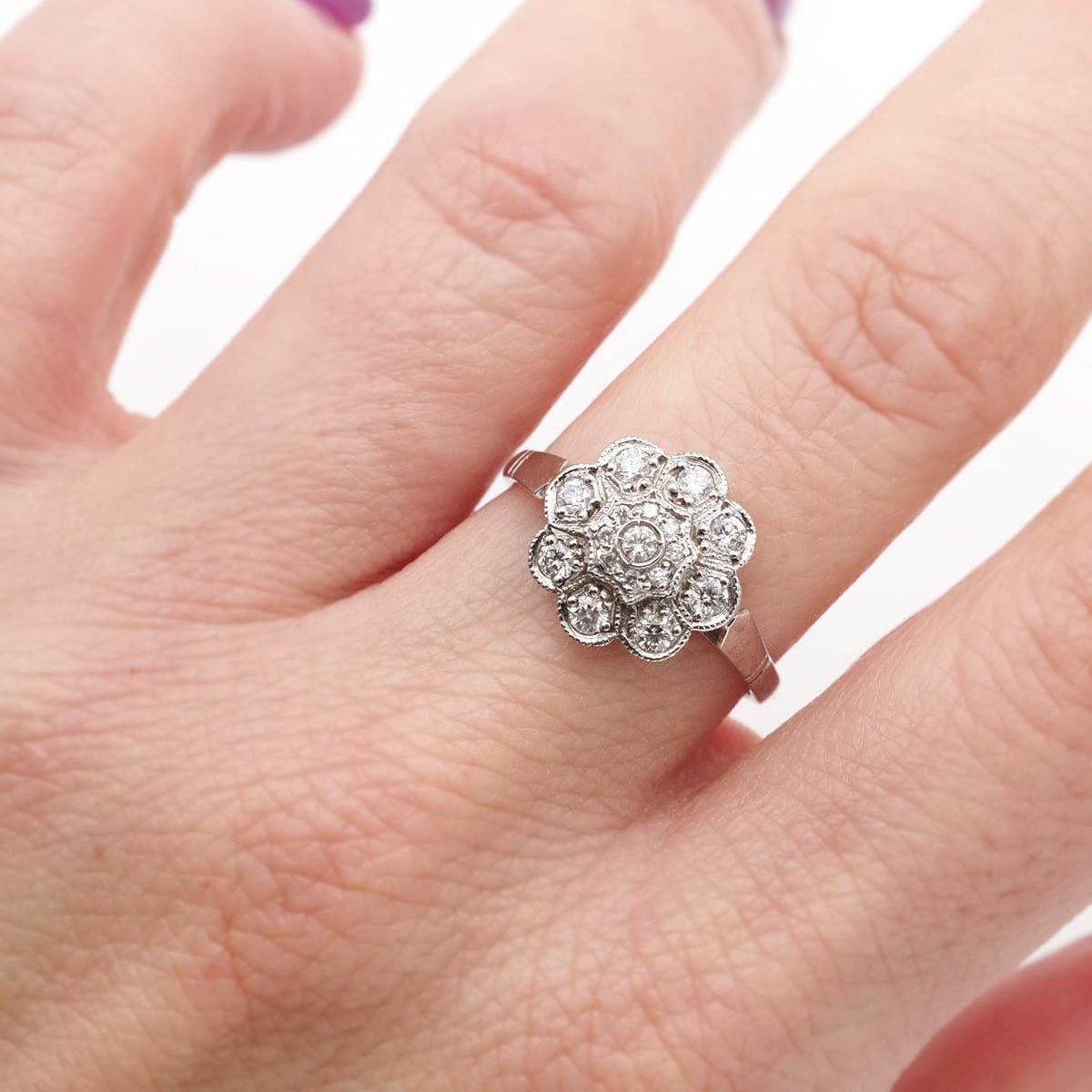 Bague Marguerite en or blanc et diamants - Castafiore