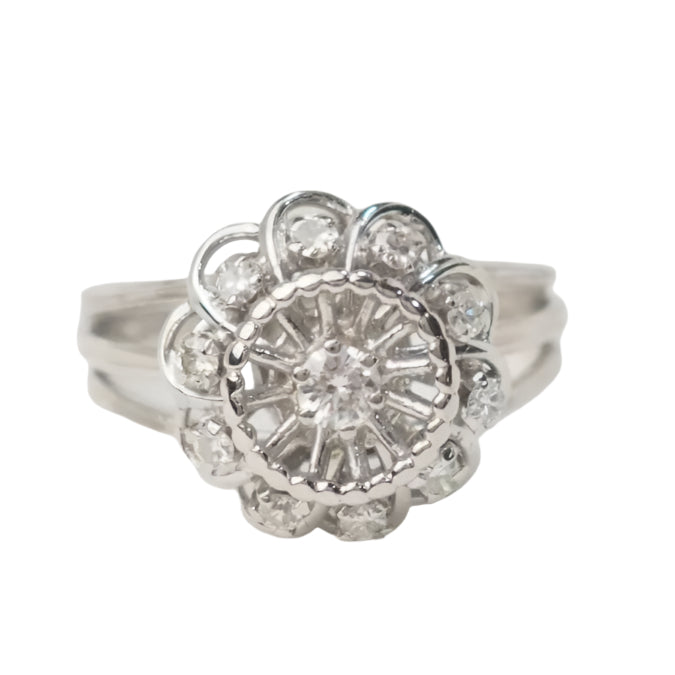 Bague marguerite en or blanc et diamants - Castafiore