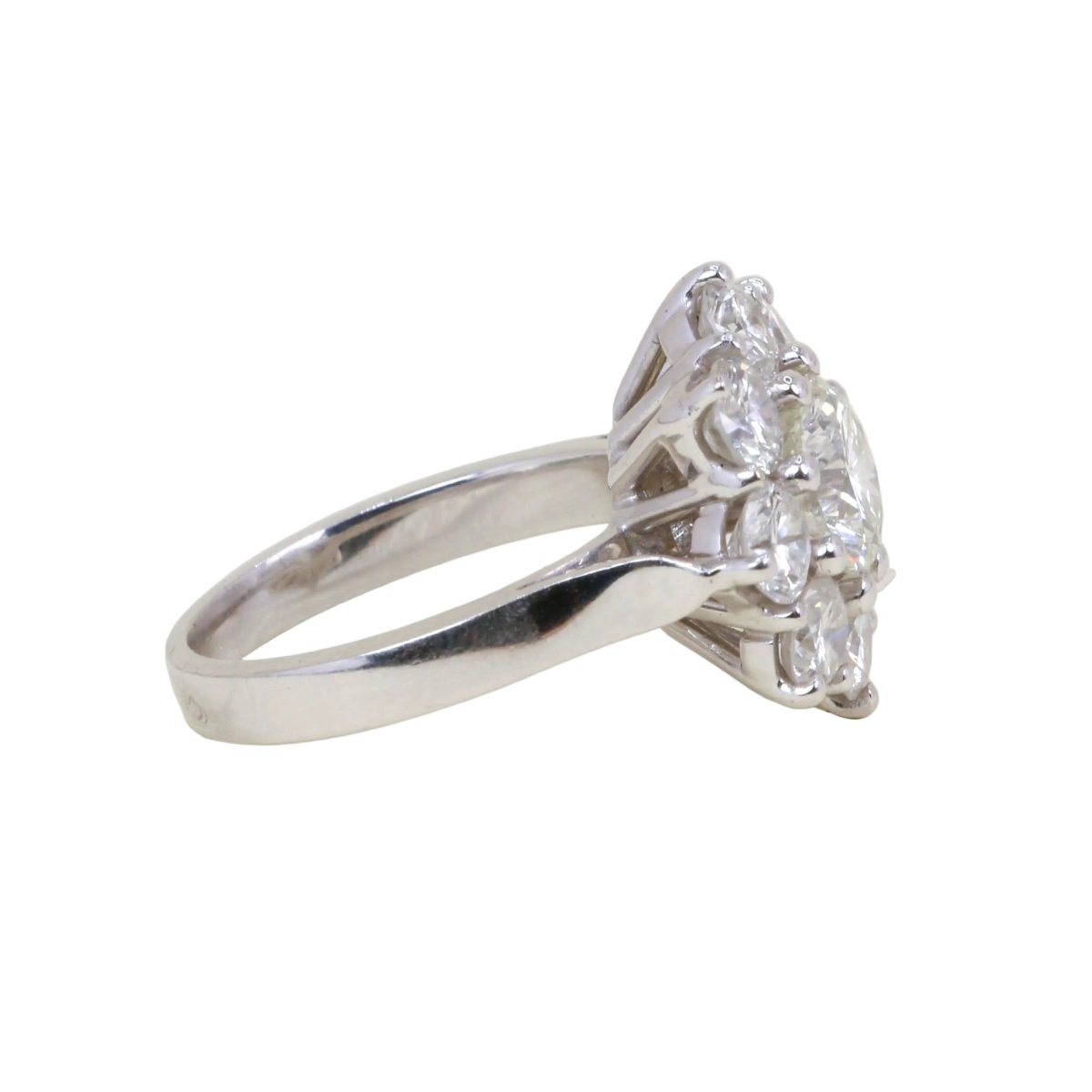 Bague Marguerite en or blanc et diamants - Castafiore