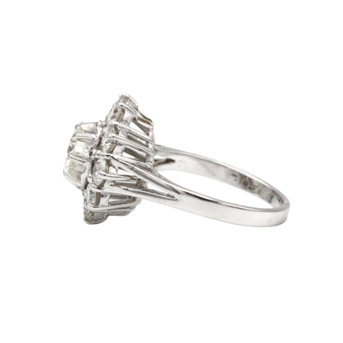 Bague marguerite en or blanc et diamants - Castafiore