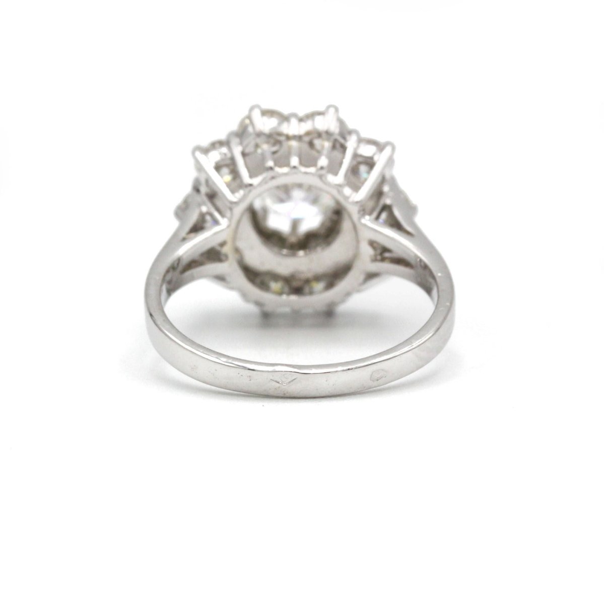 Bague marguerite en or blanc et diamants - Castafiore