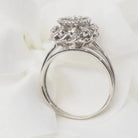 Bague marguerite en or blanc et diamants - Castafiore