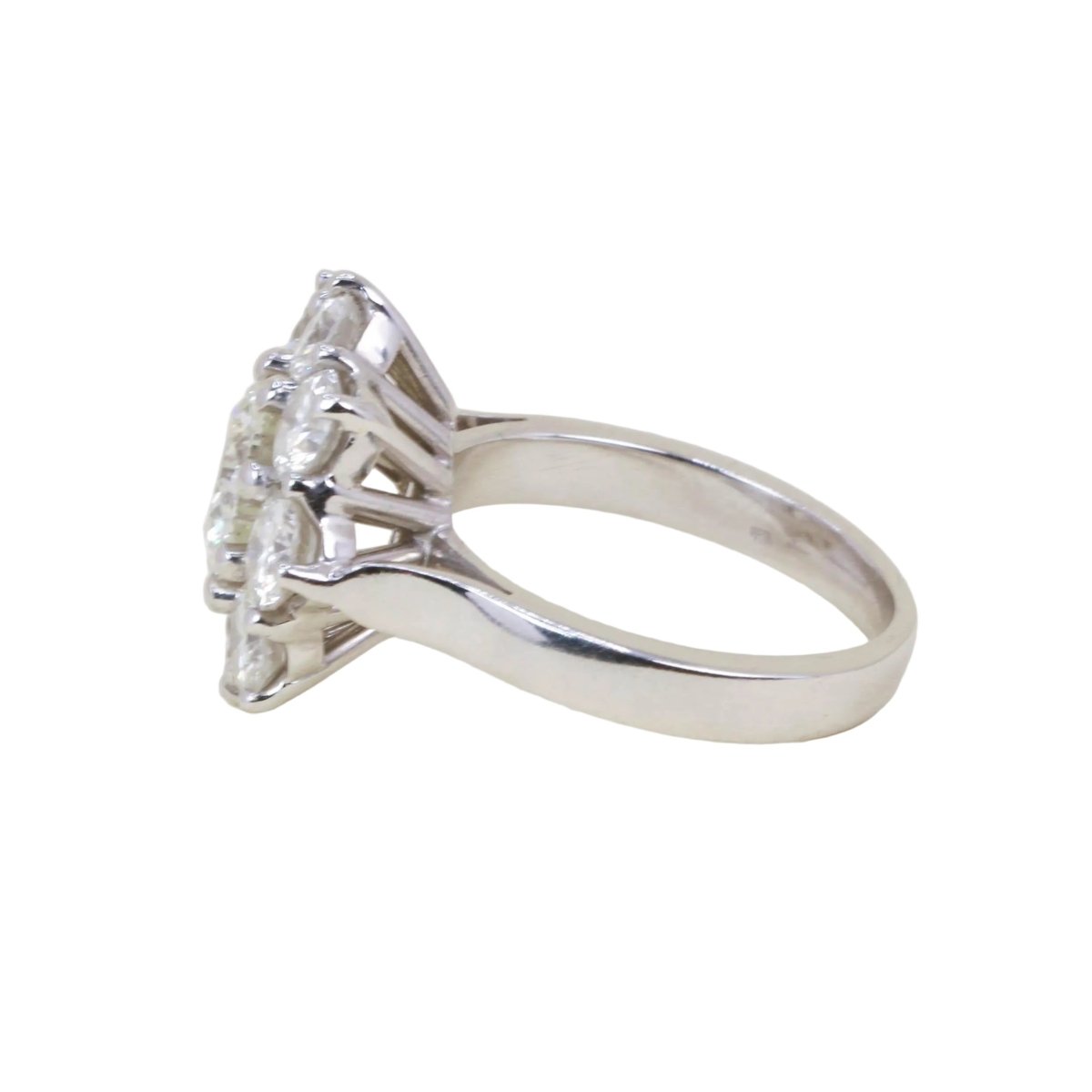 Bague Marguerite en or blanc et diamants - Castafiore