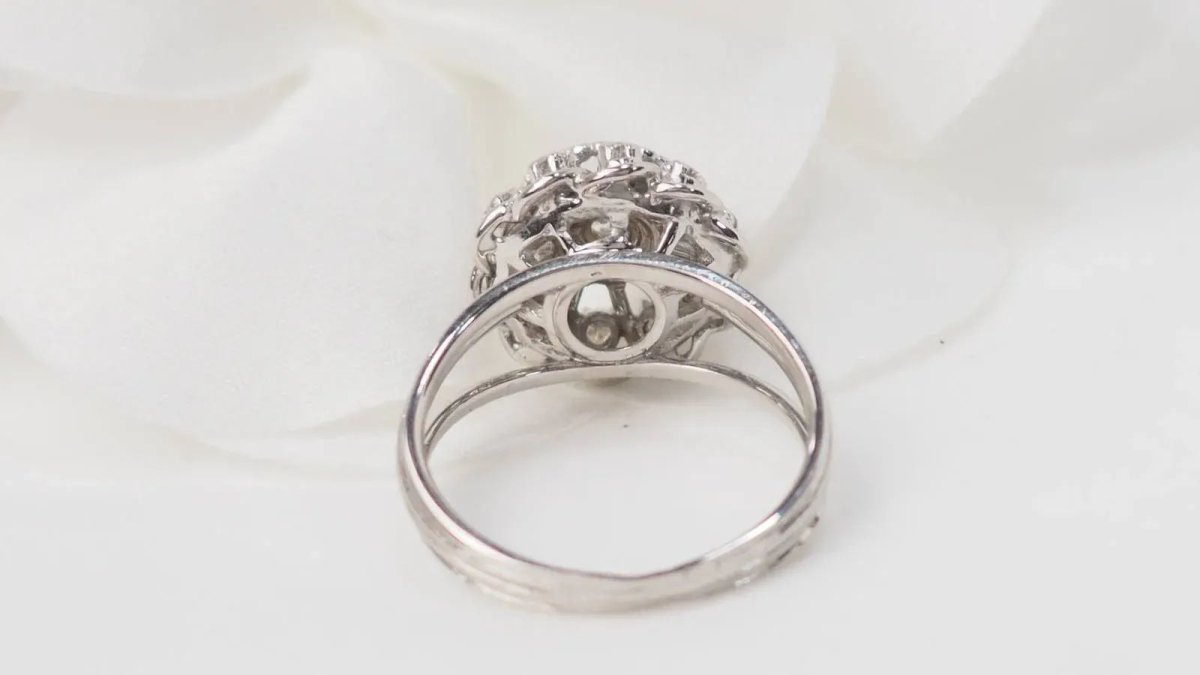 Bague marguerite en or blanc et diamants - Castafiore