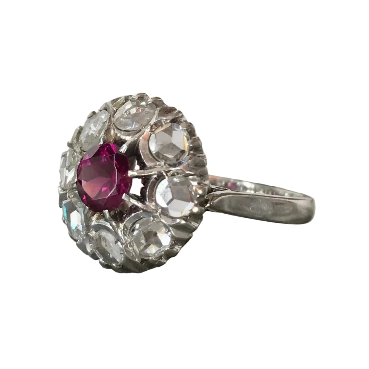 Bague Marguerite en or blanc, grenat et diamants - Castafiore
