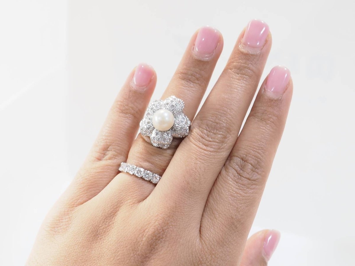 Bague Marguerite en or blanc, perle et diamants - Castafiore