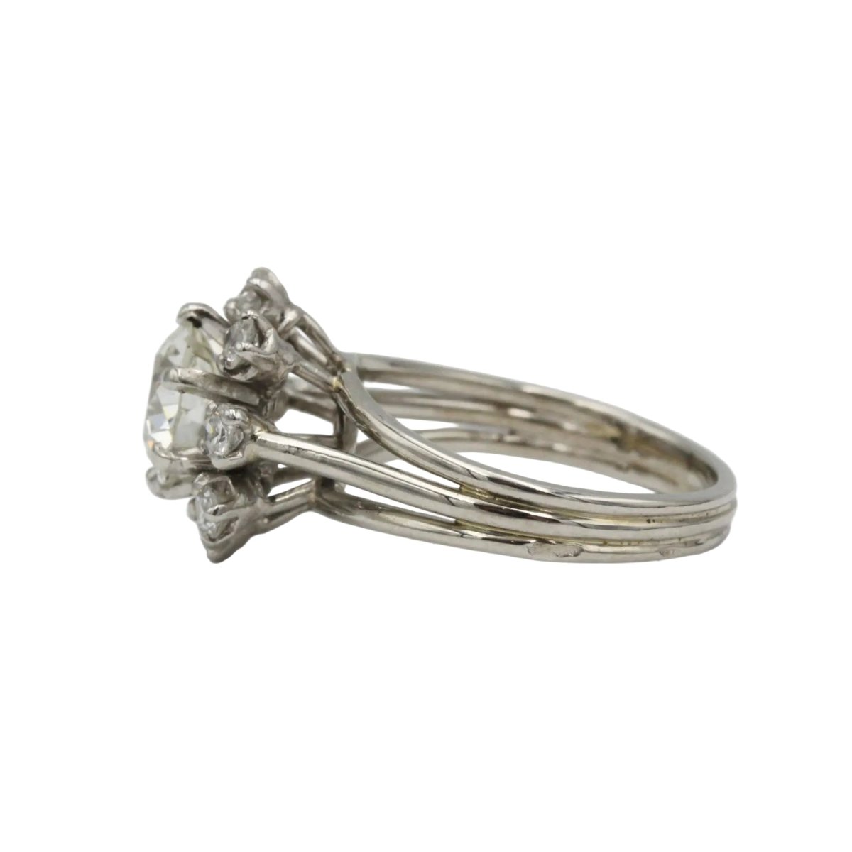 Bague Marguerite en or blanc, platine et diamant - Castafiore