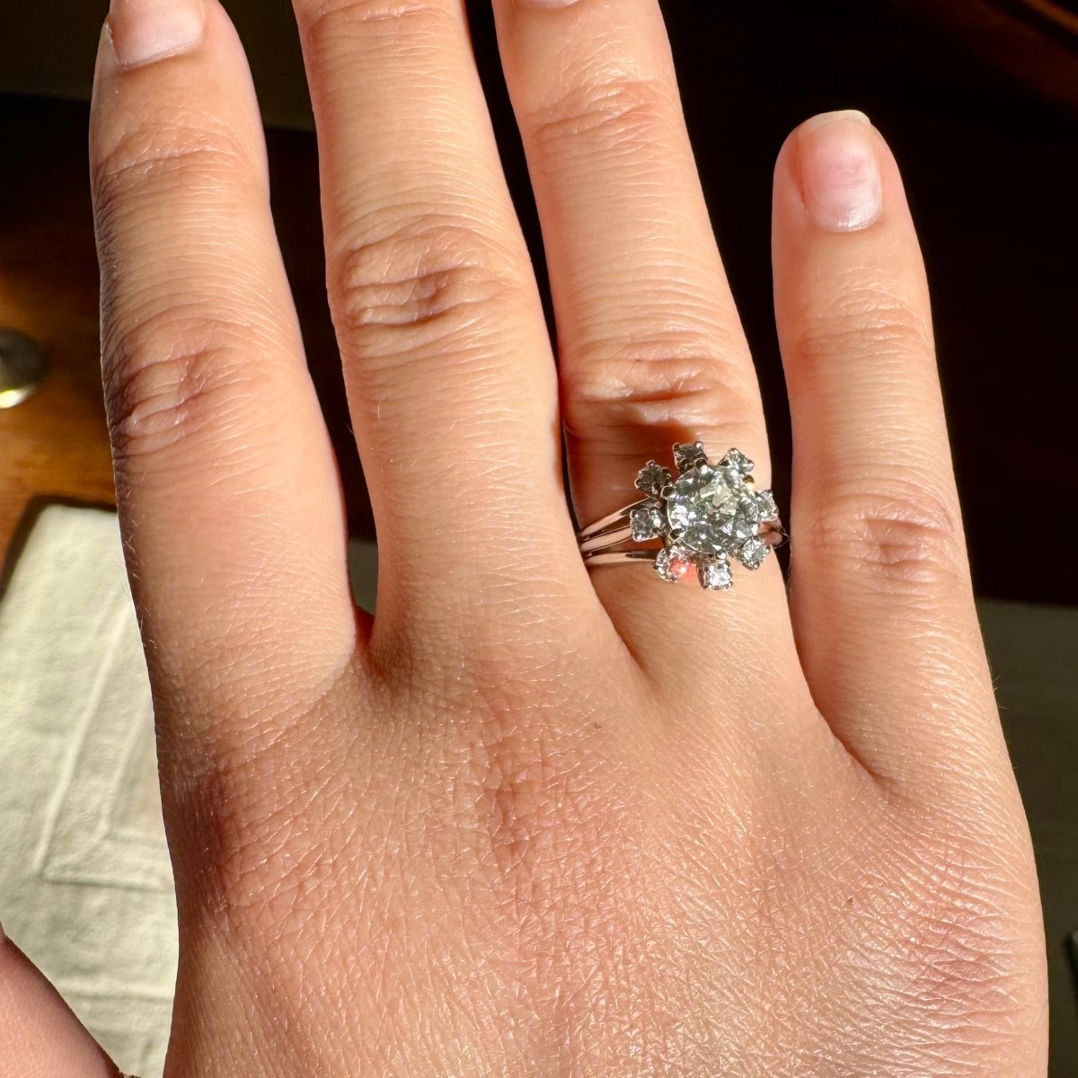 Bague Marguerite en or blanc, platine et diamant - Castafiore