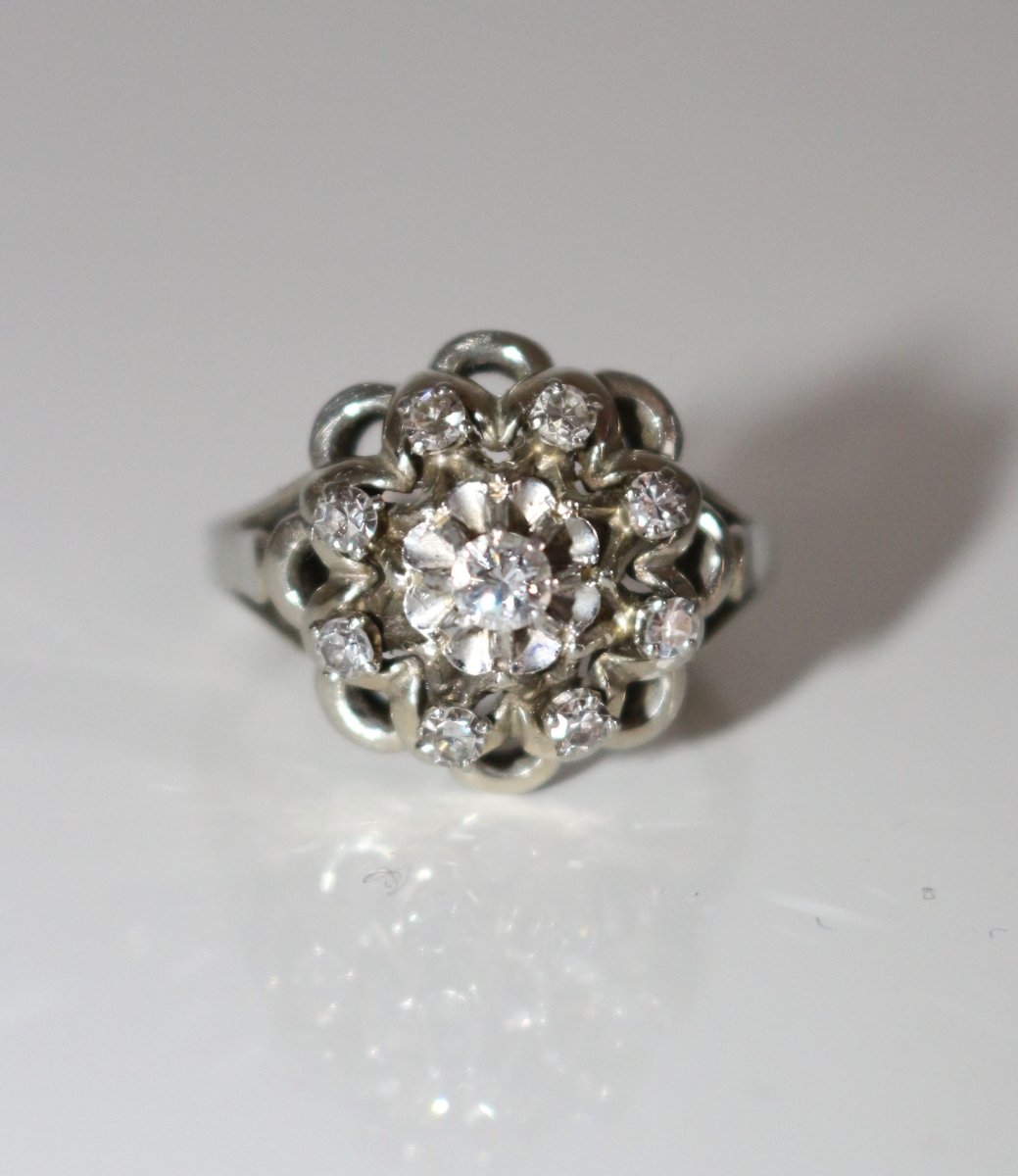 Bague Marguerite en or blanc, platine et diamants - Castafiore