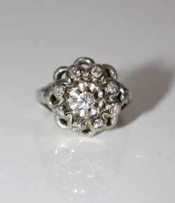 Bague Marguerite en or blanc, platine et diamants - Castafiore