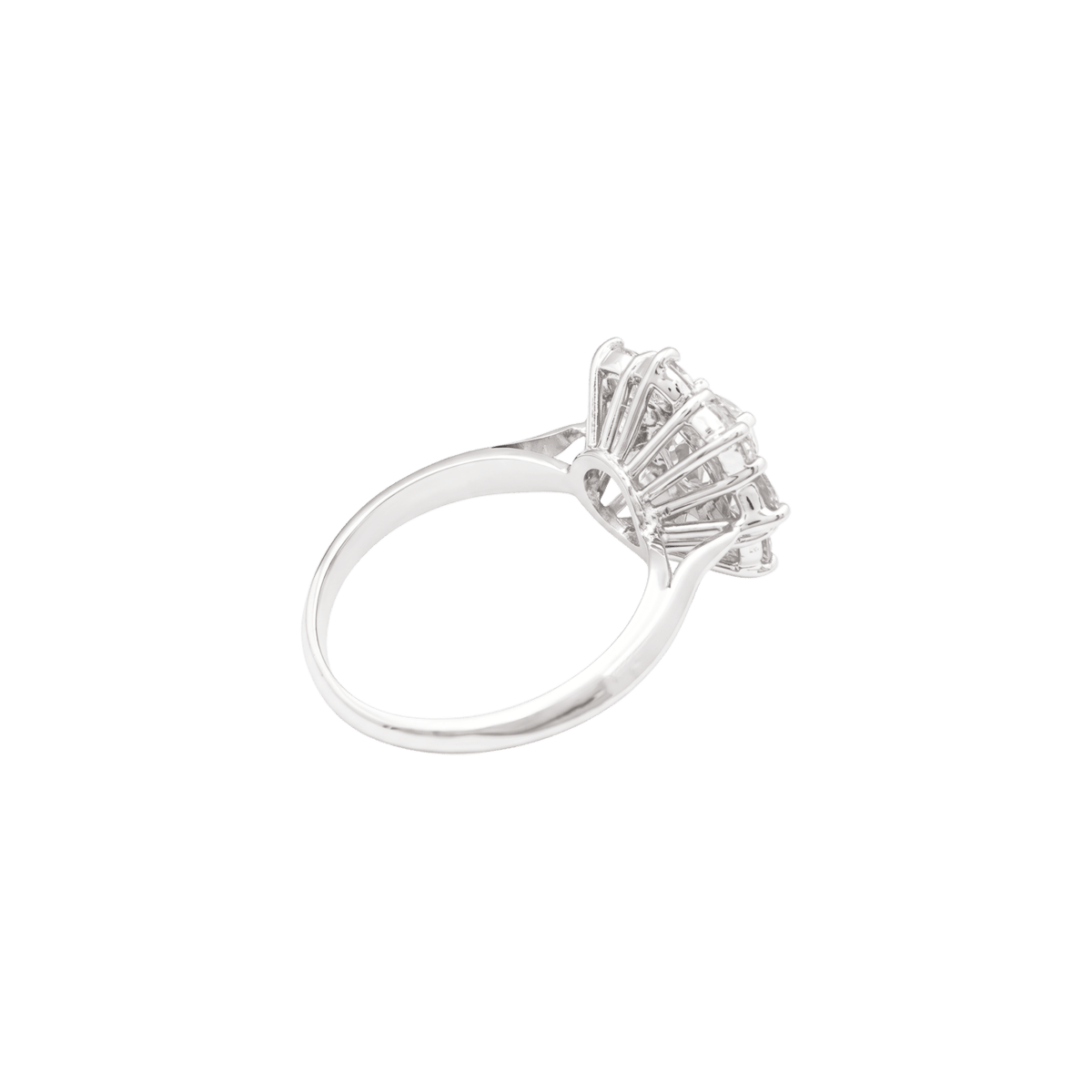 Bague Marguerite en or blanc, platine et diamants - Castafiore