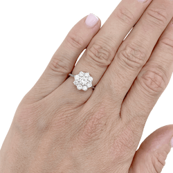Bague Marguerite en or blanc, platine et diamants - Castafiore