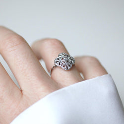 Bague Marguerite en or blanc, platine, et diamants - Castafiore