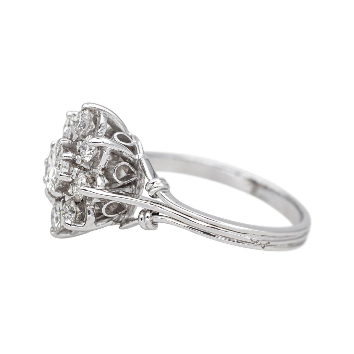 Bague Marguerite en or blanc, platine et diamants - Castafiore