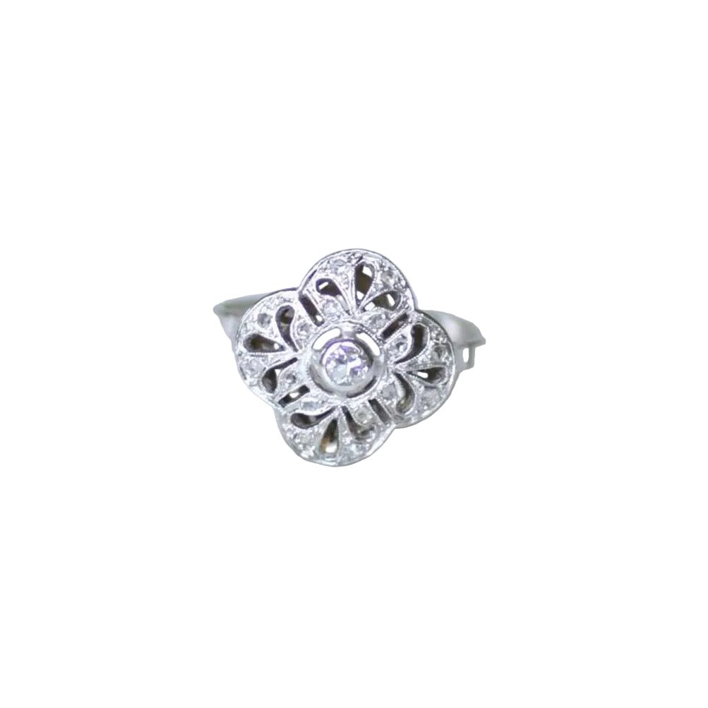 Bague Marguerite en or blanc, platine, et diamants - Castafiore