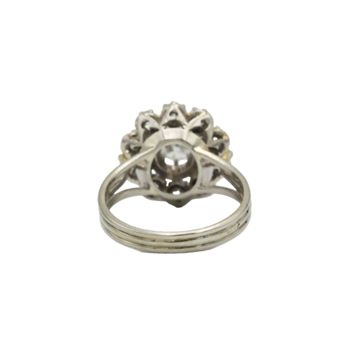 Bague Marguerite en or blanc, platine et diamants - Castafiore