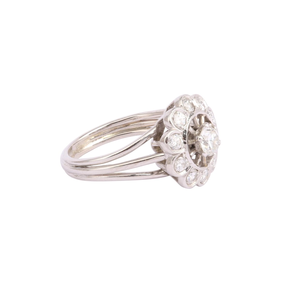 Bague Marguerite en or blanc, platine et diamants - Castafiore