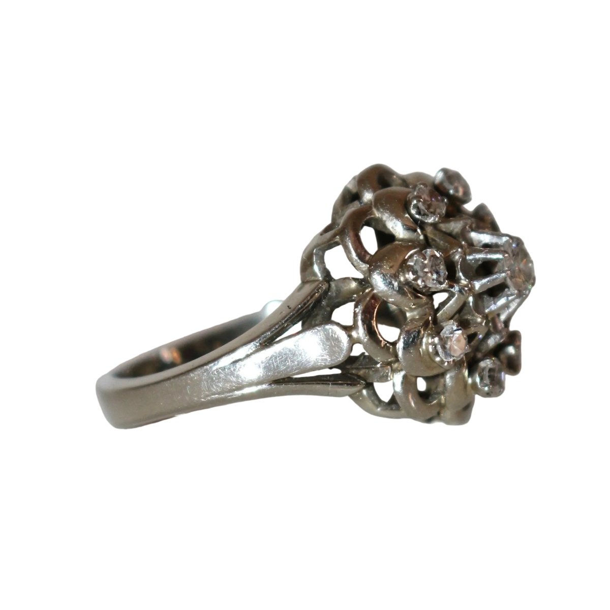 Bague Marguerite en or blanc, platine et diamants - Castafiore