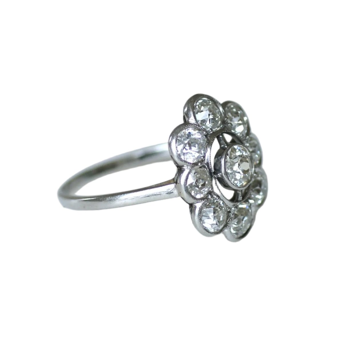 Bague Marguerite en or blanc, platine et diamants - Castafiore