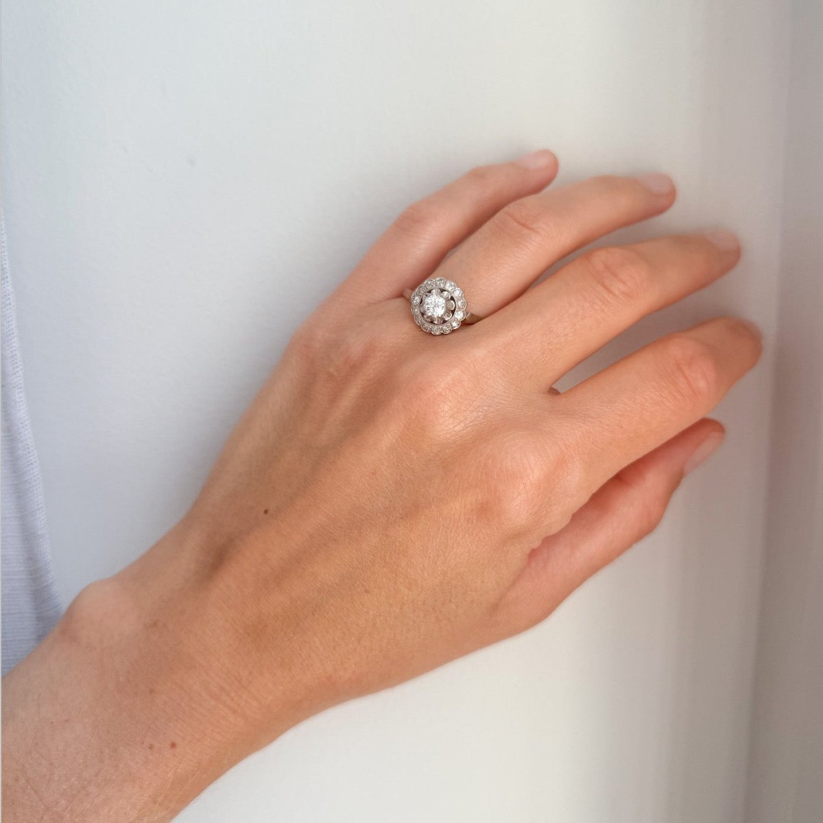 Bague Marguerite en or blanc, platine et diamants - Castafiore