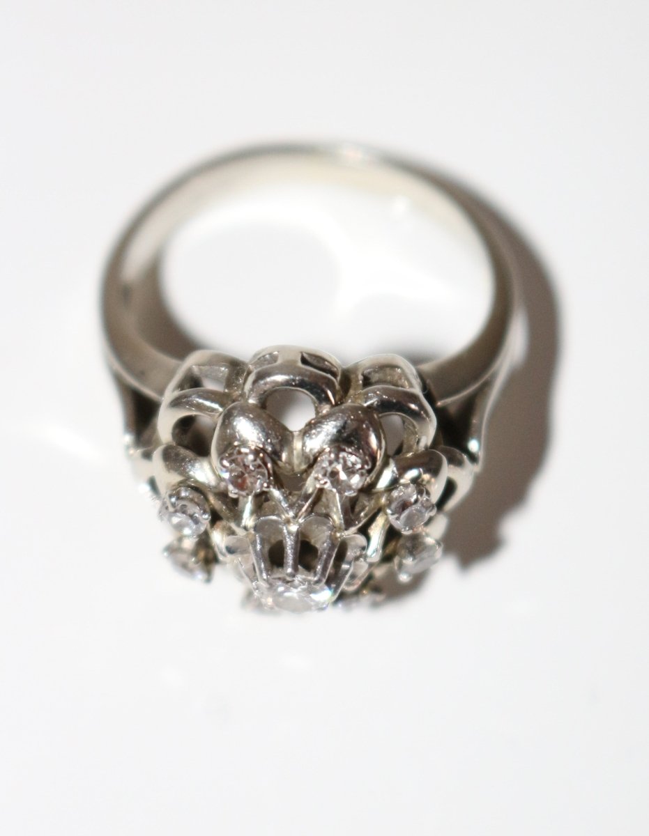 Bague Marguerite en or blanc, platine et diamants - Castafiore