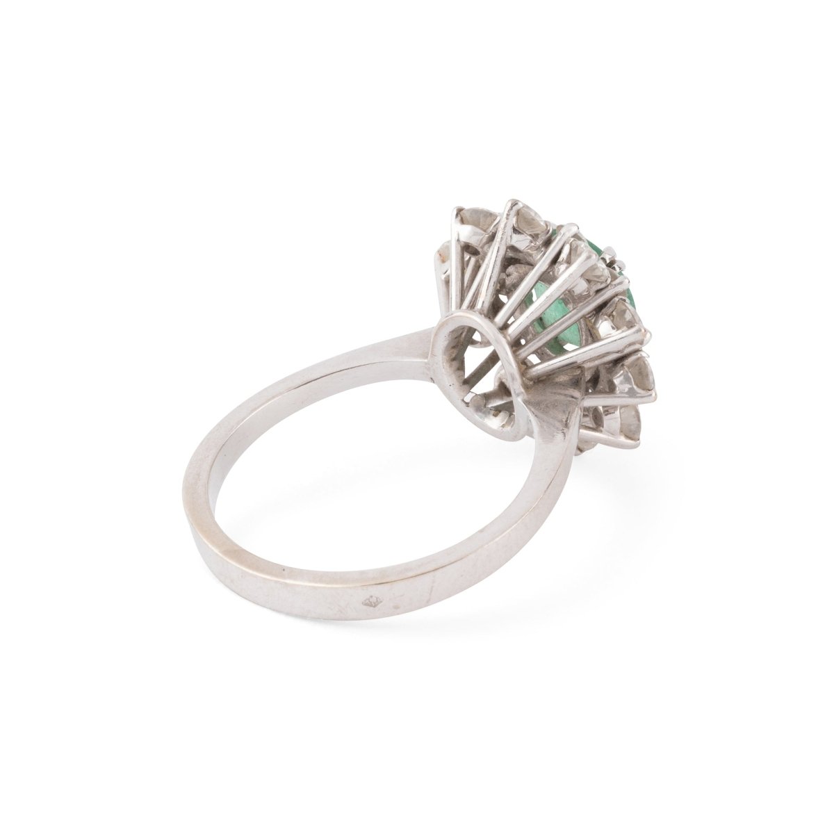 Bague Marguerite en or blanc, platine, pierre verte et diamants - Castafiore