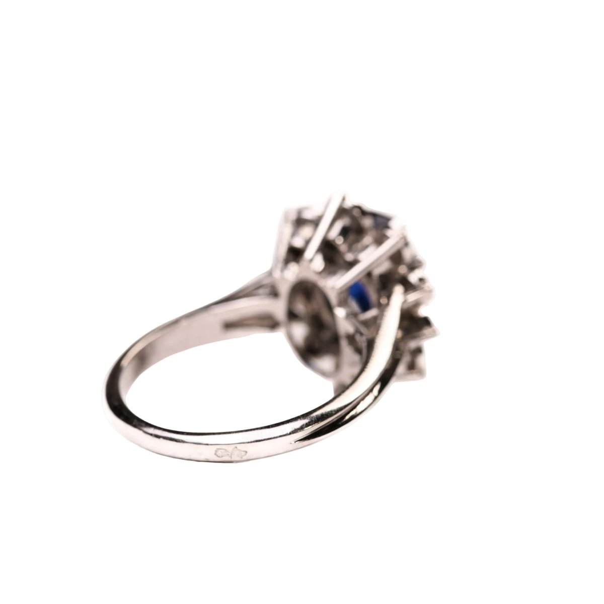 Bague Marguerite en or blanc, platine, saphir et diamants - Castafiore