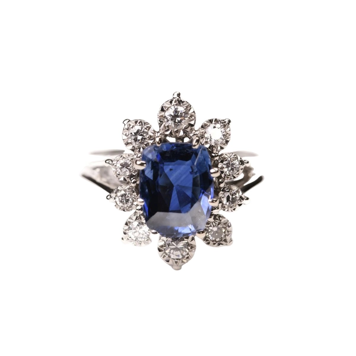 Bague Marguerite en or blanc, platine, saphir et diamants - Castafiore