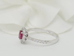 Bague marguerite en or blanc, rubis 0.45ct et diamants - Castafiore