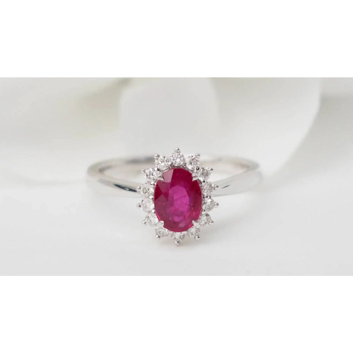 Bague Marguerite en or blanc, rubis et diamant - Castafiore