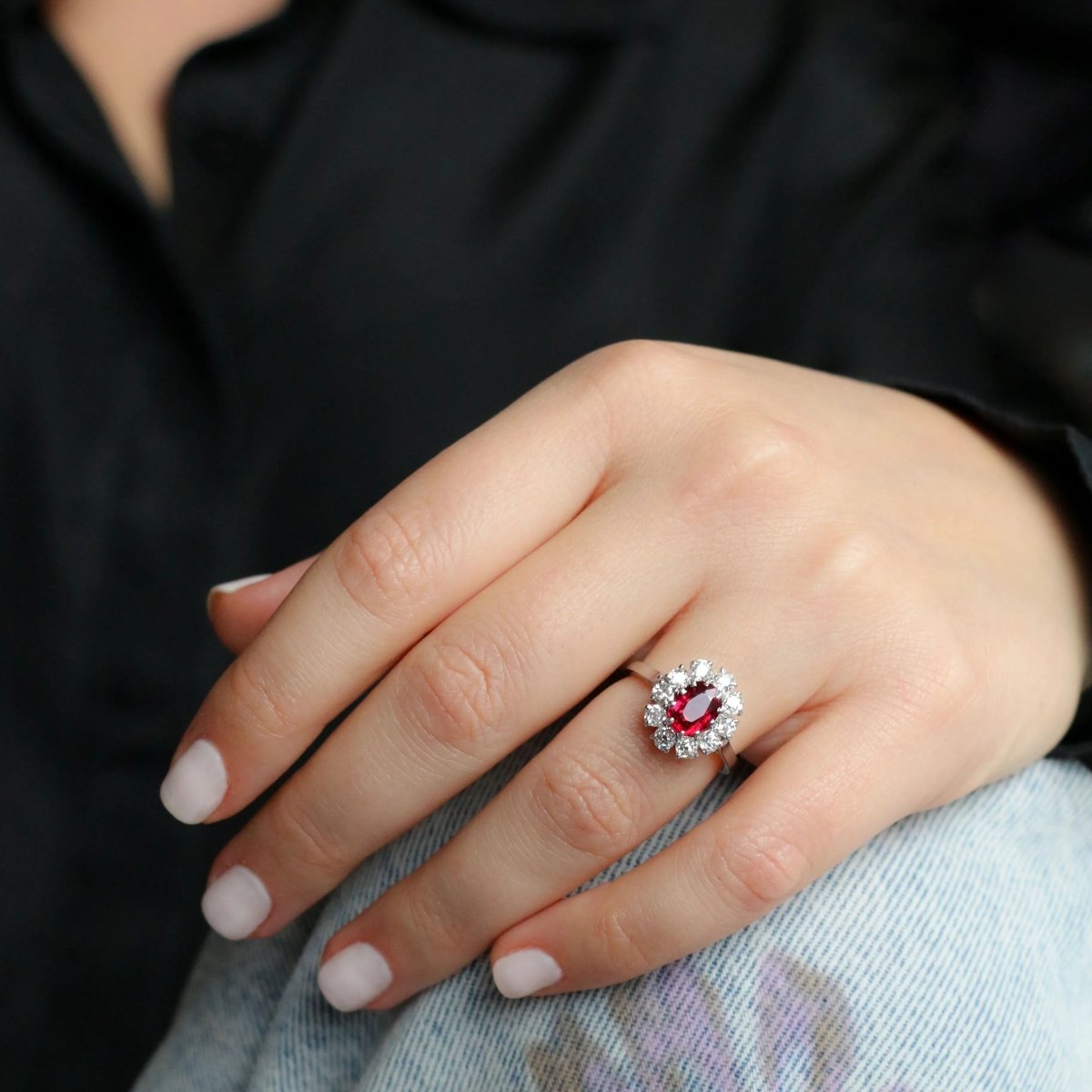 Bague Marguerite en or blanc, rubis et diamants - Castafiore