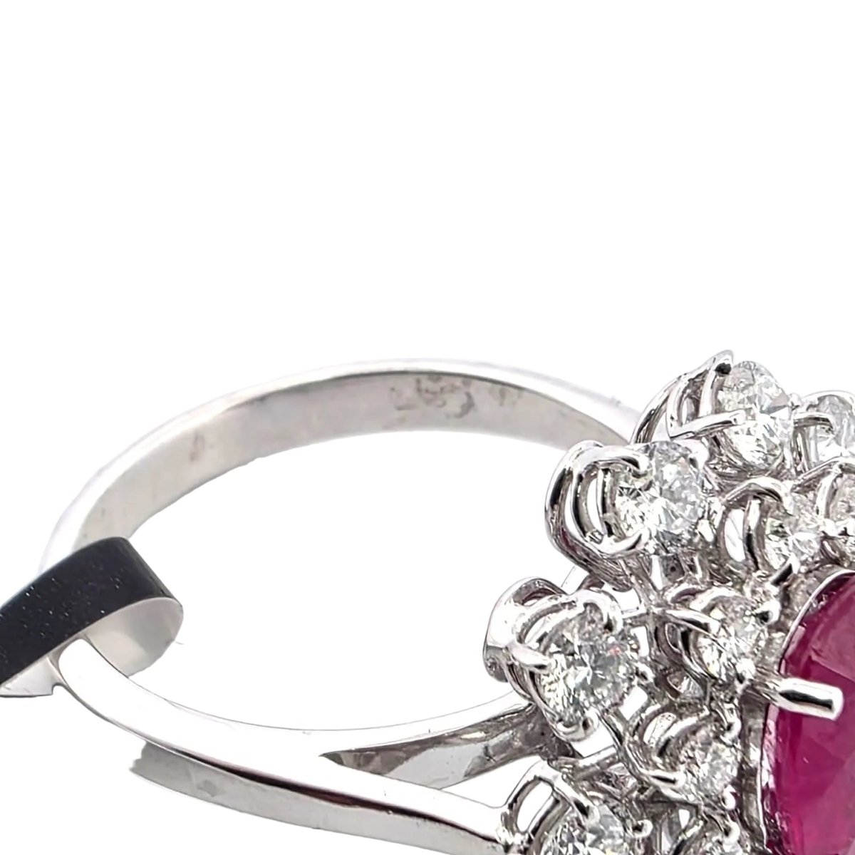 Bague Marguerite en or blanc, rubis et diamants - Castafiore