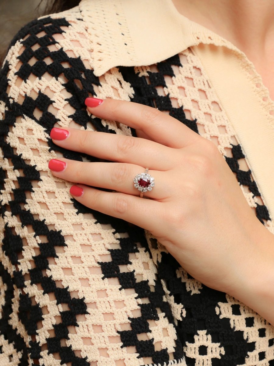 Bague Marguerite en or blanc, rubis et diamants - Castafiore