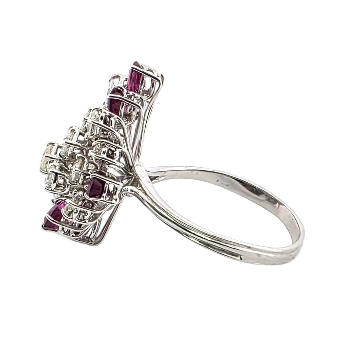 Bague Marguerite en or blanc, rubis et diamants - Castafiore