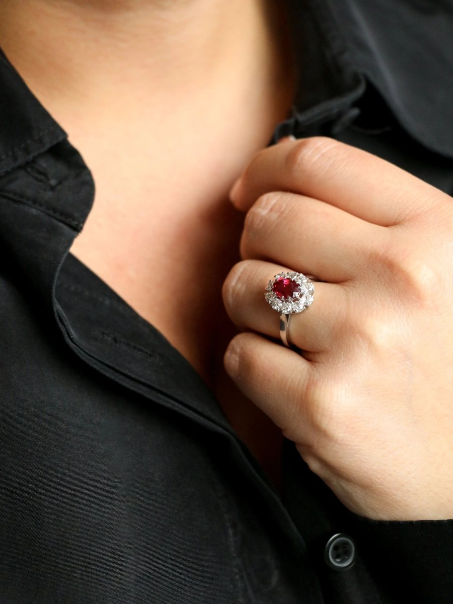 Bague Marguerite en or blanc, rubis et diamants - Castafiore