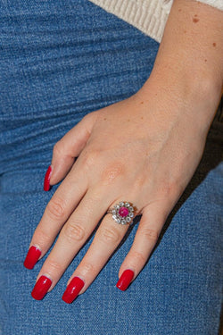 Bague Marguerite en or blanc, rubis et diamants - Castafiore