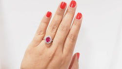 Bague marguerite en or blanc, rubis et diamants - Castafiore