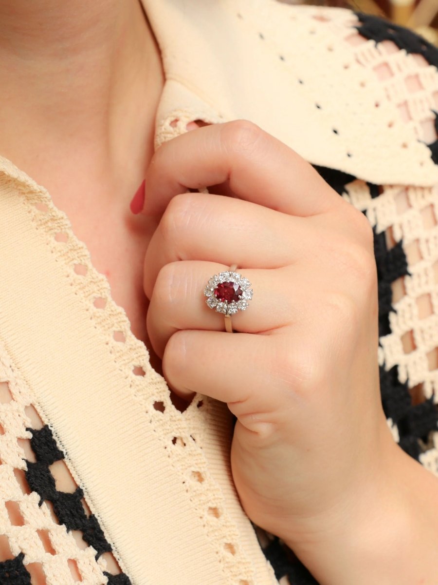 Bague Marguerite en or blanc, rubis et diamants - Castafiore