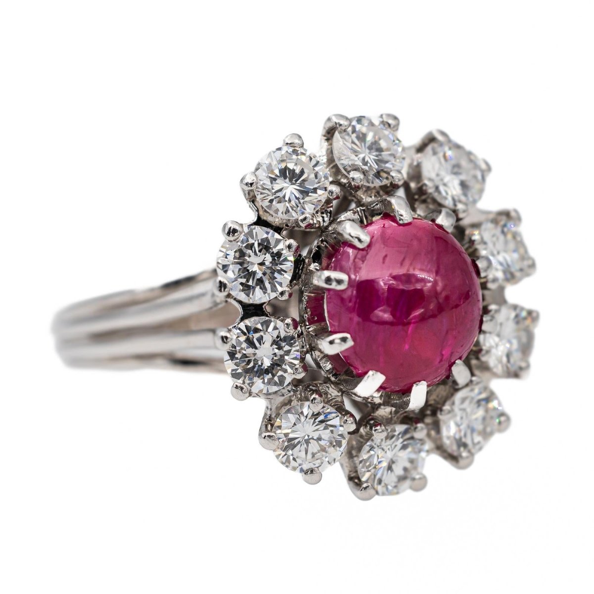 Bague Marguerite en or blanc, rubis et diamants - Castafiore