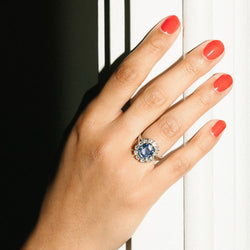 Bague Marguerite en or blanc, saphir Ceylan et diamants - Castafiore