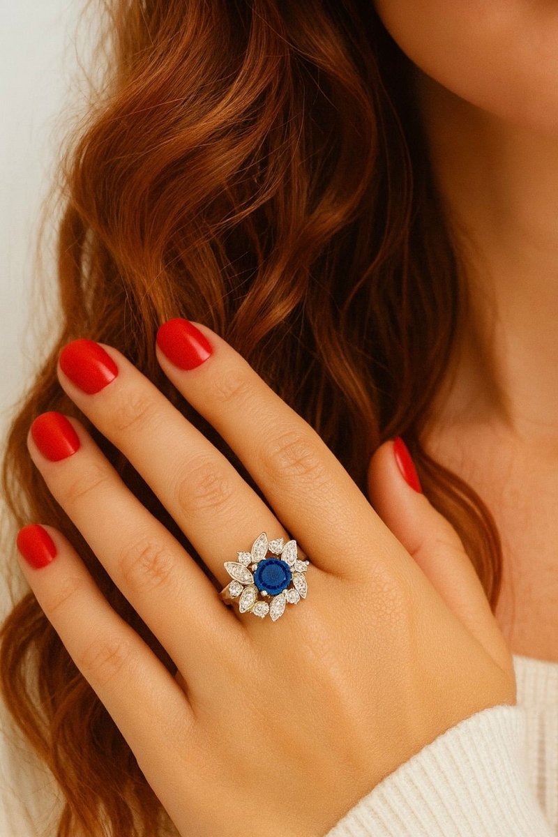 Bague Marguerite en or blanc, saphir et diamant - Castafiore