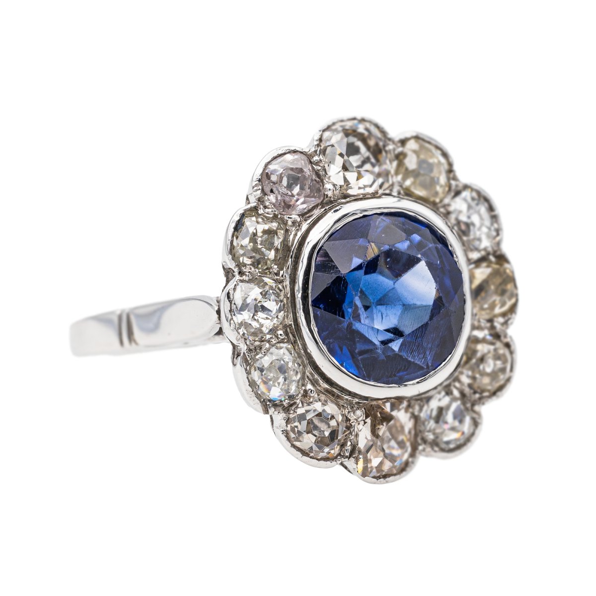 Bague Marguerite en or blanc, saphir et diamants - Castafiore