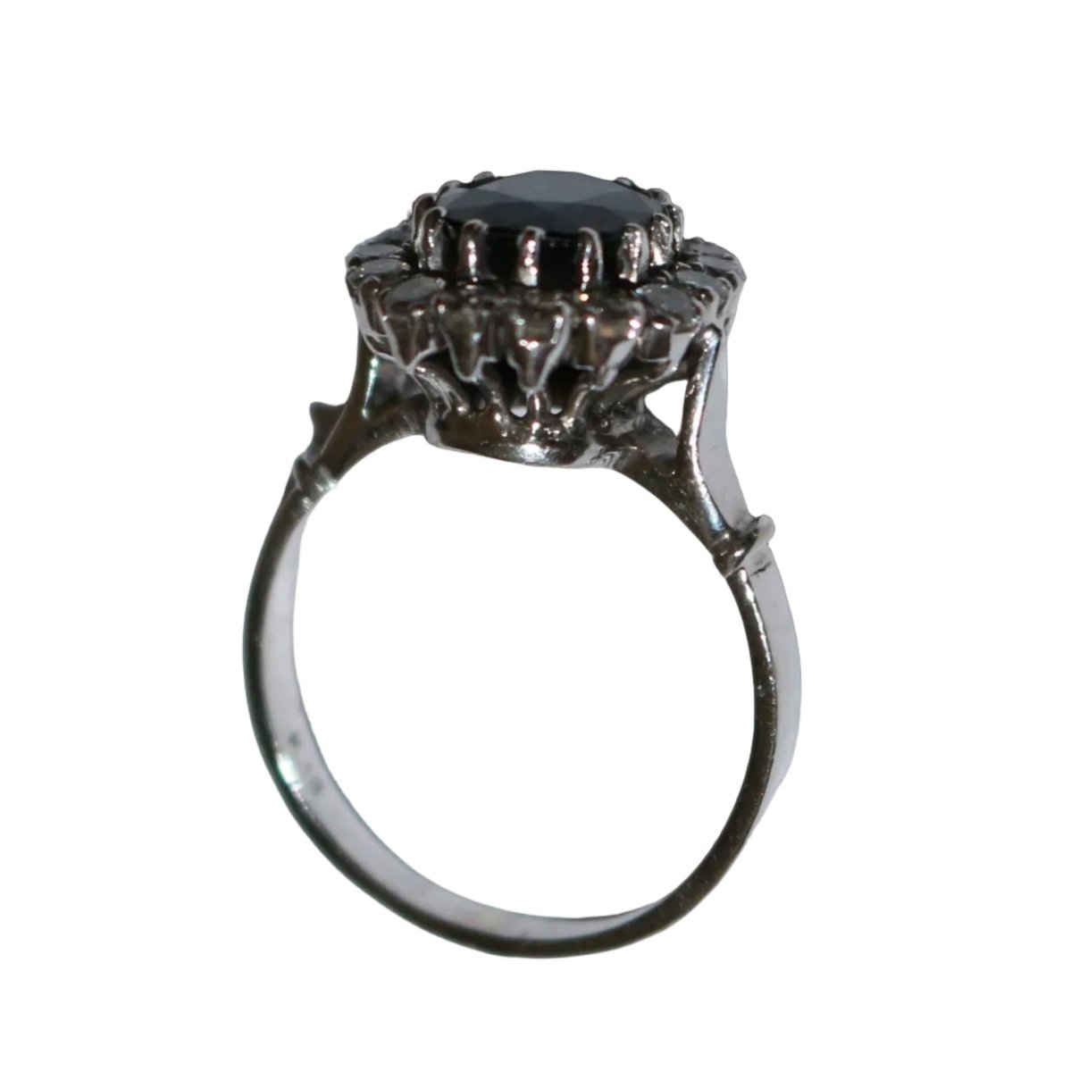 Bague Marguerite en or blanc, saphir, et diamants - Castafiore
